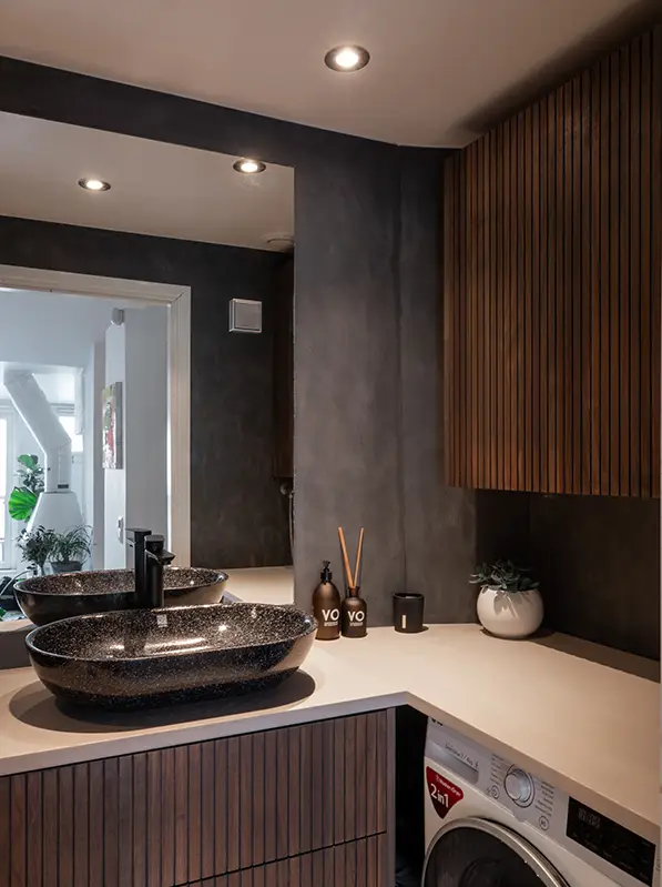 Pinnoitettu kylpyhuone