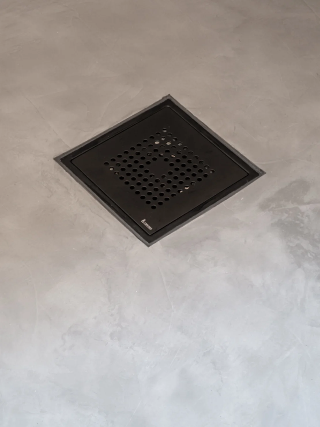 Betonipinnoite lattiaan