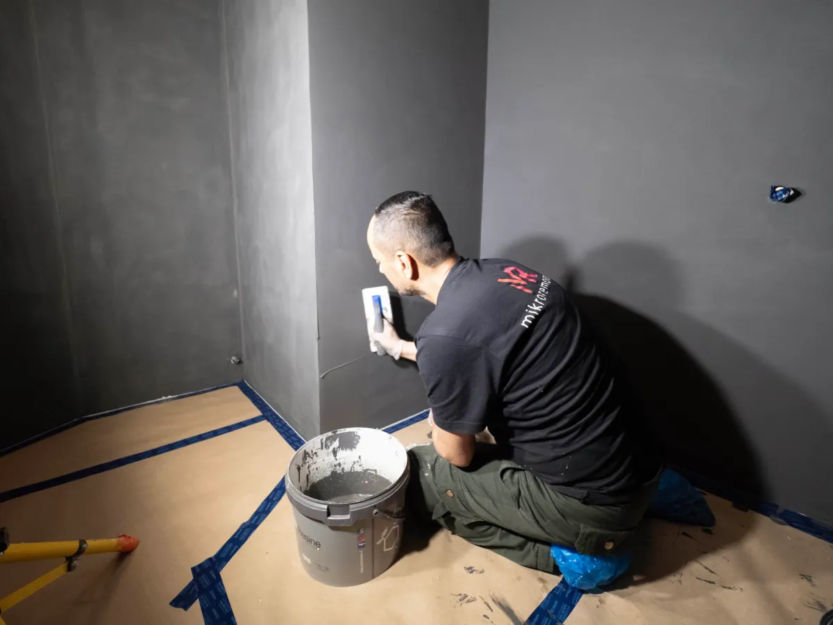 Mikrosementti vanhan laatan päälle – voiko niin tehdä?